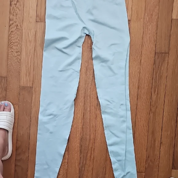 PINK Set-Leggings & Crop Racerback Athletic Top - Picture 4 of 11